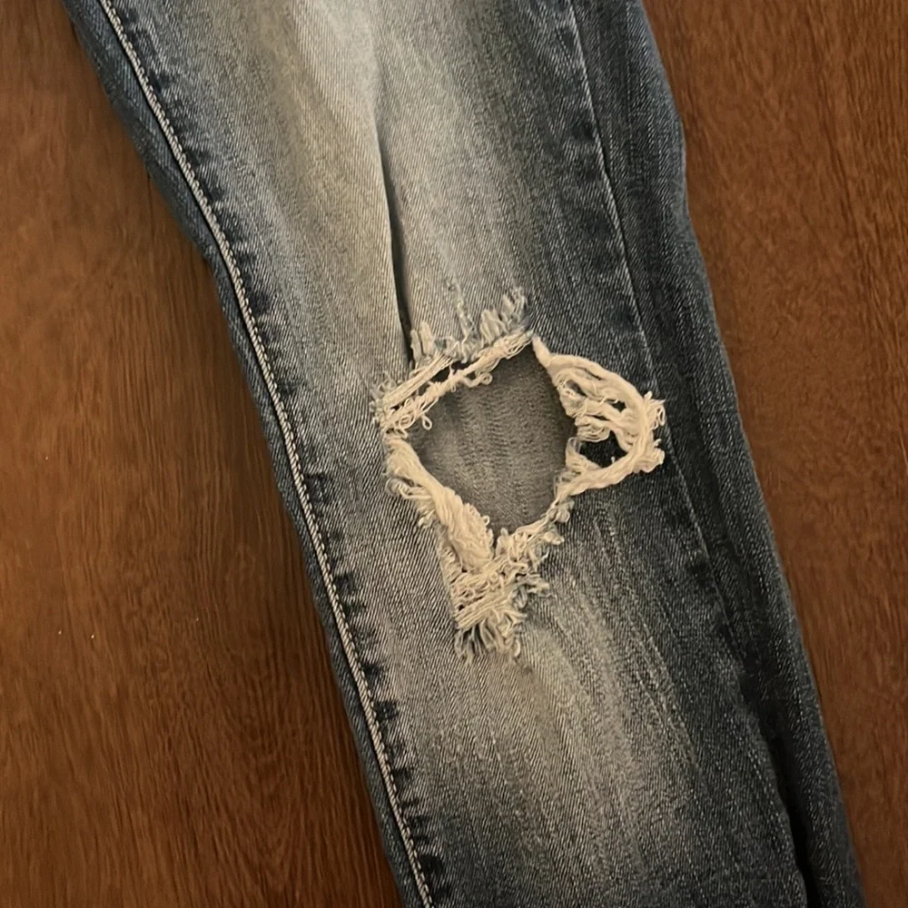 KanCan Ripped Knee Skinny Jeans - Picture 5 of 10